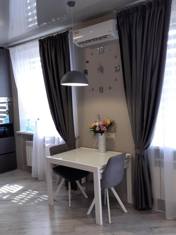 Центральні Люкс Апартаменти: Балкон, Smart TV та Кава Kryvyi Rih Exterior photo