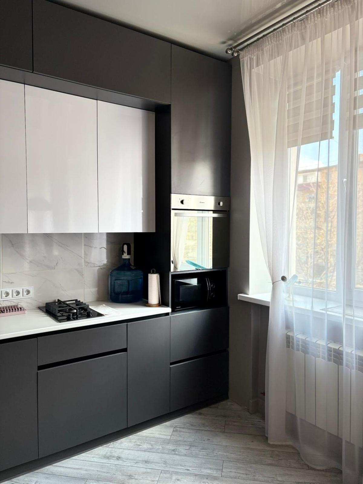 Центральні Люкс Апартаменти: Балкон, Smart TV та Кава Kryvyi Rih Exterior photo