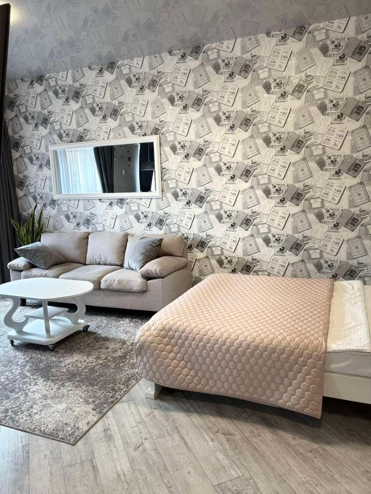 Центральні Люкс Апартаменти: Балкон, Smart TV та Кава Kryvyi Rih Exterior photo